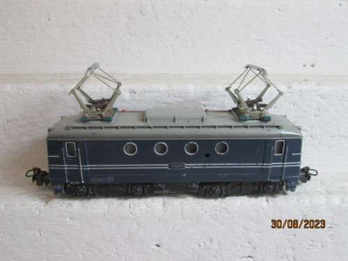 HO SCALE : MARKLIN - HO MARKLIN BLUE ELECTRIC LOCOMOTIVE