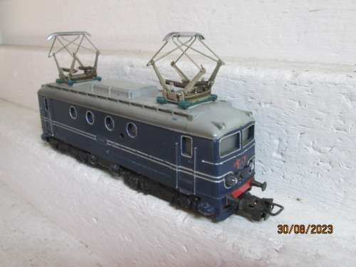 HO SCALE : MARKLIN - HO MARKLIN BLUE ELECTRIC LOCOMOTIVE