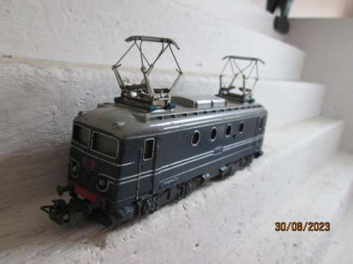 HO SCALE : MARKLIN - HO MARKLIN BLUE ELECTRIC LOCOMOTIVE