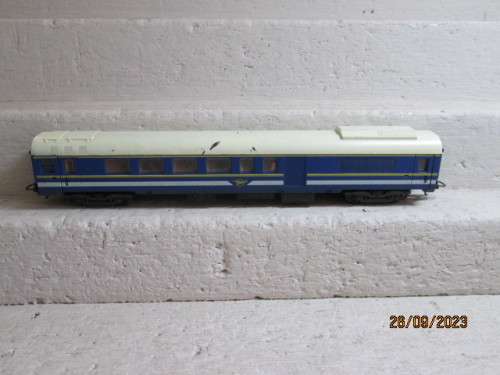 HO SCALE :  LIMA - SAR - BLUE TRAIN COMPOSIT COACH