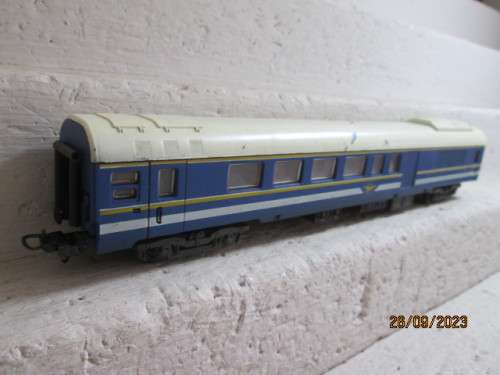 HO SCALE :  LIMA - SAR - BLUE TRAIN COMPOSIT COACH