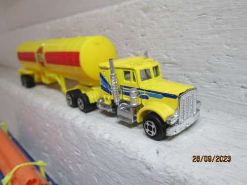 HO SCALE : ROAD TRUCKS - X2