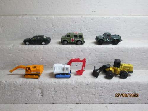 HO SCALE : ASSORTED VEHICLES - X6