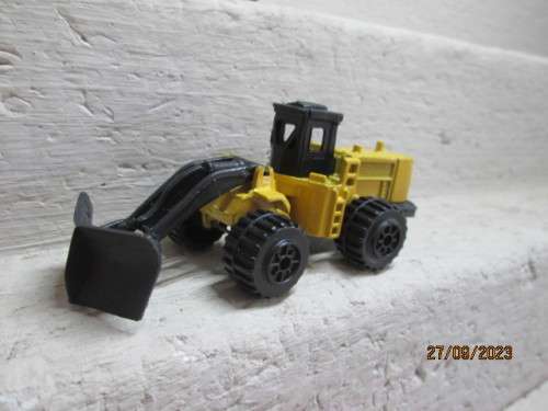 HO SCALE : ASSORTED VEHICLES - X6