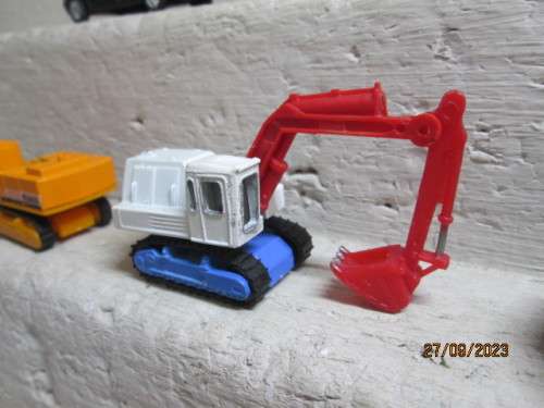 HO SCALE : ASSORTED VEHICLES - X6