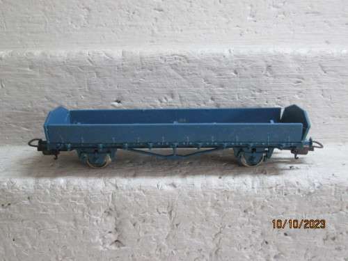HO SCALE : LIMA - BLUE OPEN GOODS WAGON