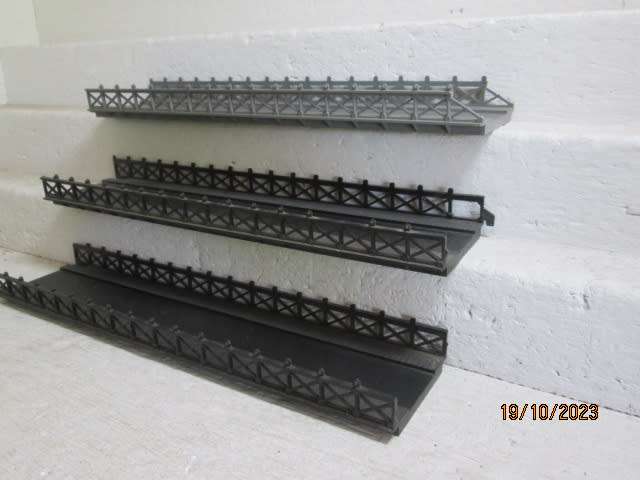 OO SCALE : HORNBY - BRIDGES - X3