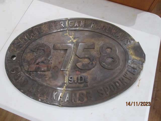 SOUTH AFRICAN RAILWAY - STEAM LOCOMOTIVE - CLASS 19D - CAB SIDE PLATE - NO.2758