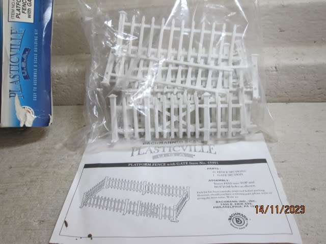 O SCALE : BACHMANN - PLATFORM FENCE WITH GATE - BOXED