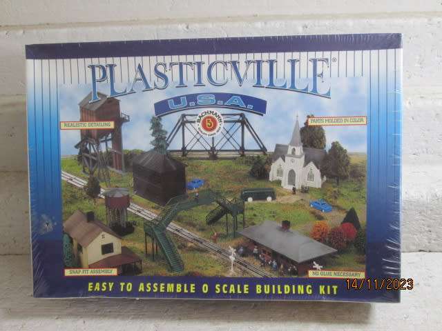 O SCALE : BACHMANN - SIGNS & TELEPHONE POLES - BOXED