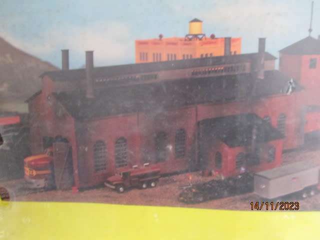 O SCALE : HELJAN - TWIN ENGINE SHED - BOXED