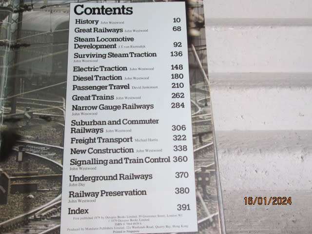 HARDCOVER RAILWAY BOOK - THE COMPLETE BOOK OF TRAINS AND RAILWAYS
