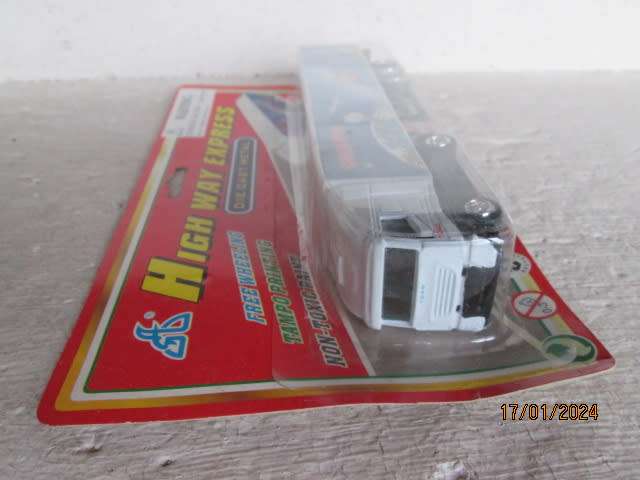 HO SCALE - DIE CAST - ROAD TRUCK & TRAILER -BOXED