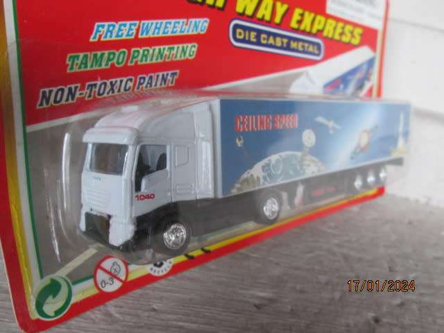 HO SCALE - DIE CAST - ROAD TRUCK & TRAILER -BOXED