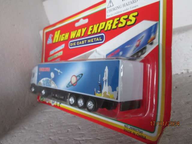 HO SCALE - DIE CAST - ROAD TRUCK & TRAILER -BOXED
