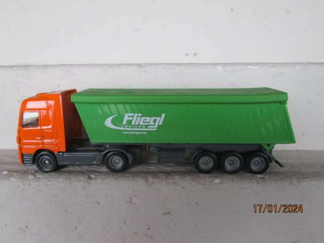 HO SCALE - SIKU - TRUCK WITH TRAILER & ROOF - BOXED