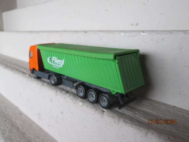 HO SCALE - SIKU - TRUCK WITH TRAILER & ROOF - BOXED