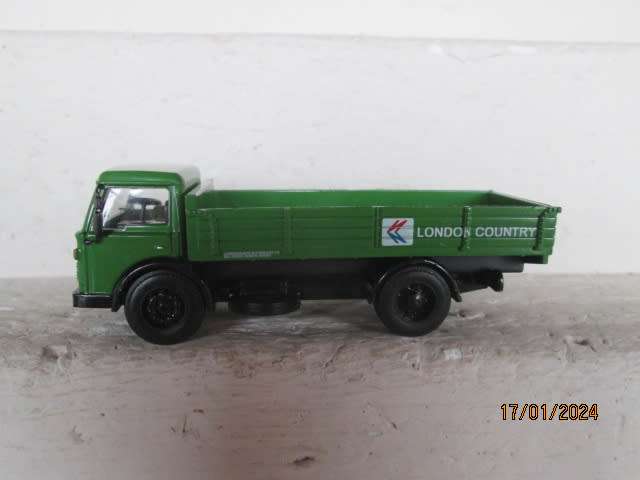 OO SCALE - BASE TOYS - LONDON COUNTRY TRUCK - BOXED
