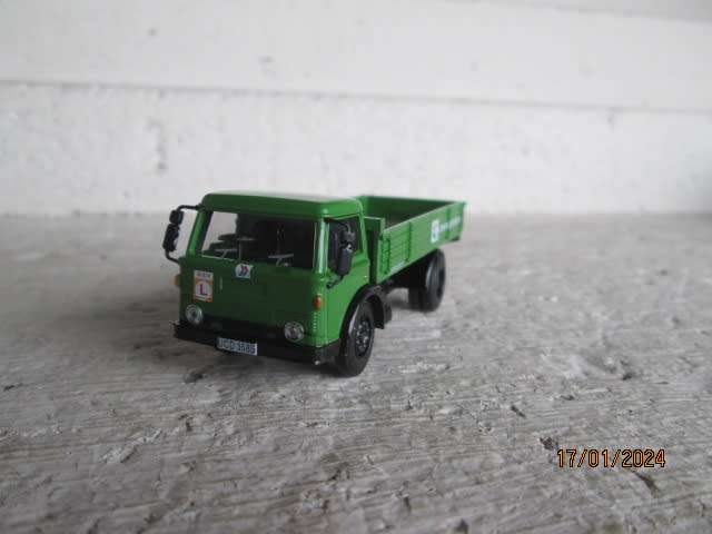 OO SCALE - BASE TOYS - LONDON COUNTRY TRUCK - BOXED
