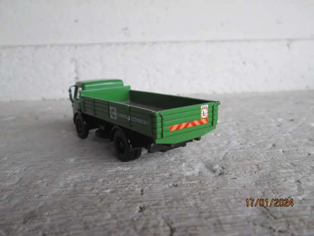 OO SCALE - BASE TOYS - LONDON COUNTRY TRUCK - BOXED