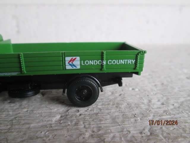 OO SCALE - BASE TOYS - LONDON COUNTRY TRUCK - BOXED