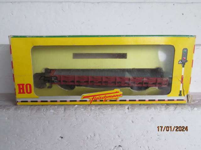 HO SCALE - FLEISCHMANN - BROWN FLAT CAR - BOXED