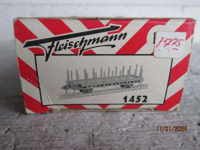 HO SCALE - FLEISCHMANN - BROWN FLAT CAR - BOXED