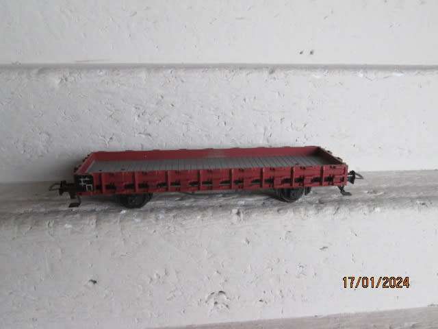 HO SCALE - FLEISCHMANN - BROWN FLAT CAR - BOXED