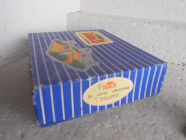 OO SCALE : HORNBY - DUBLO - LEVEL CROSSING - BOXED