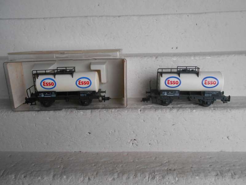 HO SCALE - FLEISCHMANN - ESSO TANKER WAGONS - X2 - BOXED