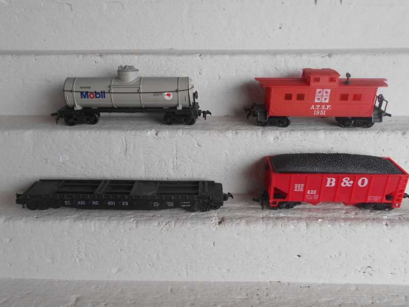 HO SCALE - AMERICAN GOODS WAGONS - X4