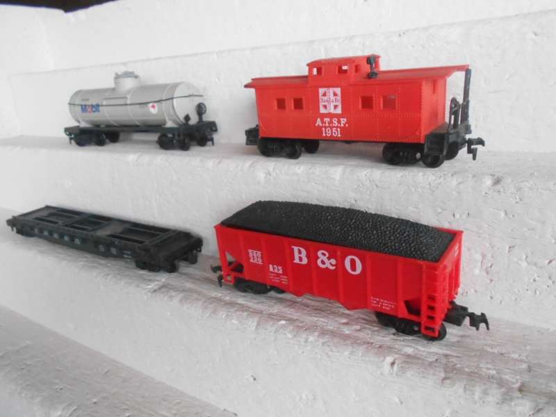 HO SCALE - AMERICAN GOODS WAGONS - X4