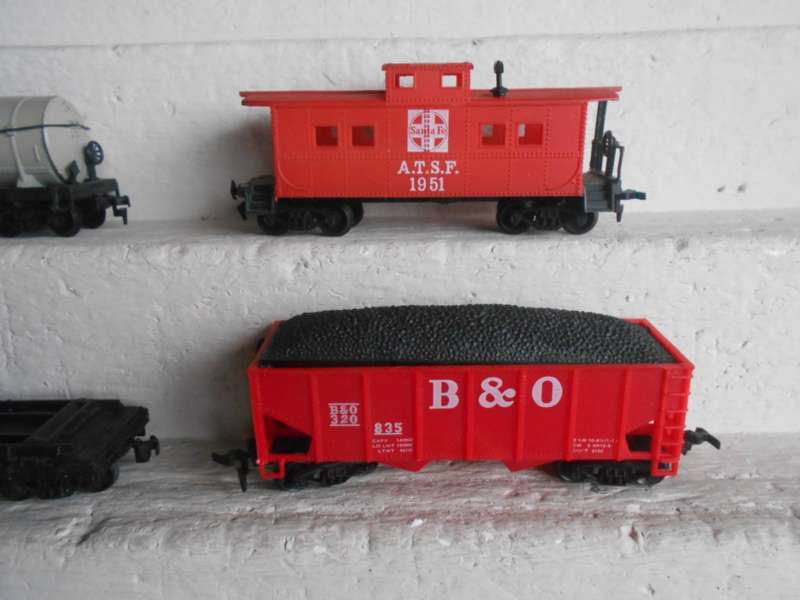 HO SCALE - AMERICAN GOODS WAGONS - X4