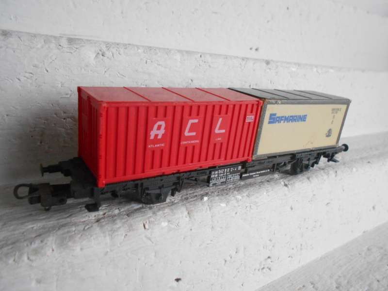 HO SCALE - LIMA - SAR - CONTAINER WAGON