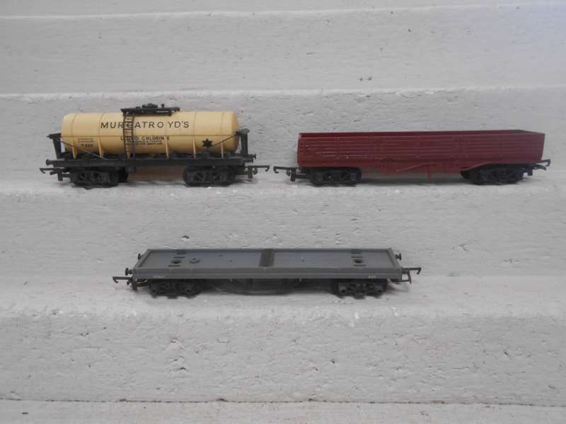 OO SCALE - TRIANG - GOODS WAGONS - X3