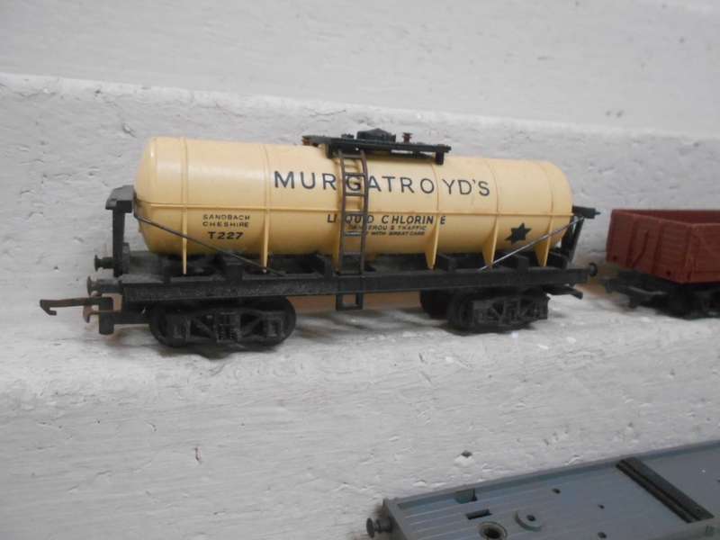 OO SCALE - TRIANG - GOODS WAGONS - X3
