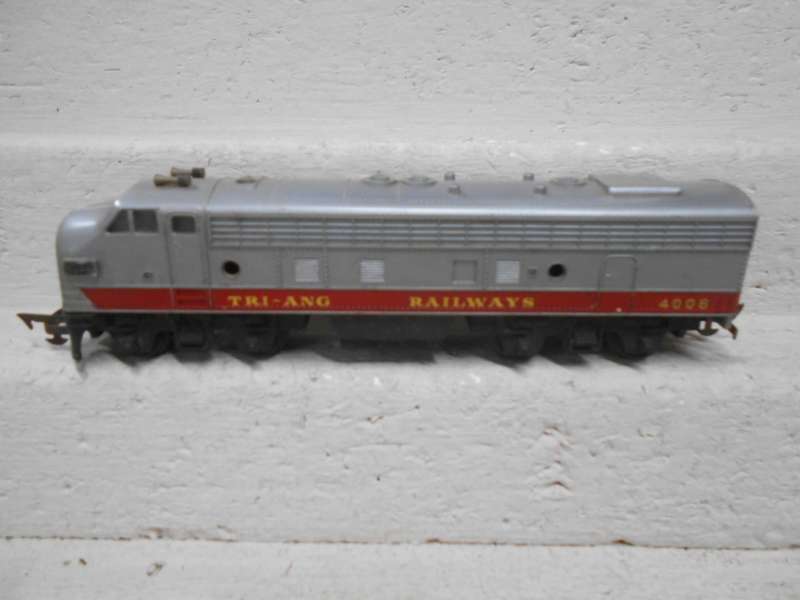 OO SCALE - TRIANG - DUMMY DIESEL LOCOMOTIVE - TRIANG RAILWAYS