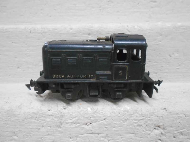 OO SCALE - TRIANG - DIESEL LOCOMOTIVE SHUNTER - DOCK AUTHORITY