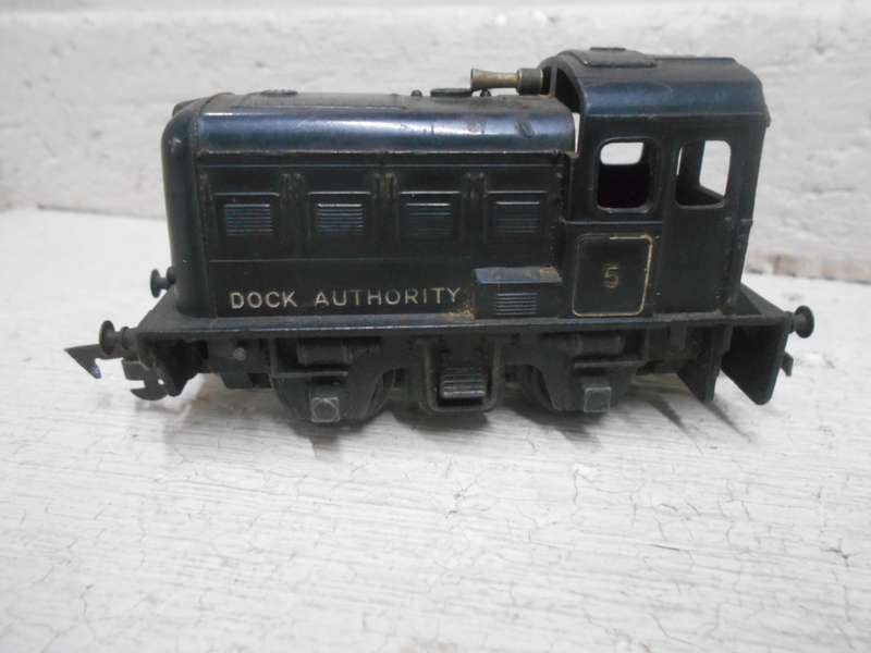 OO SCALE - TRIANG - DIESEL LOCOMOTIVE SHUNTER - DOCK AUTHORITY