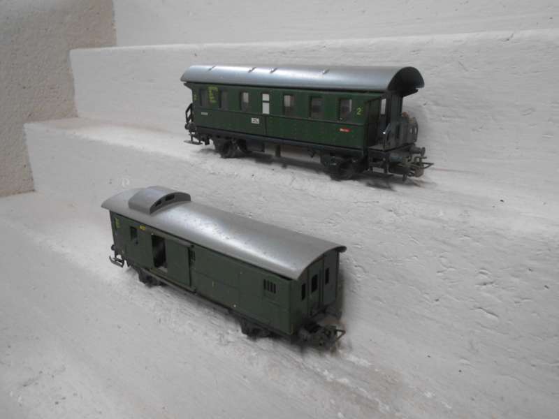HO SCALE - MARKLIN - COACHES - X2