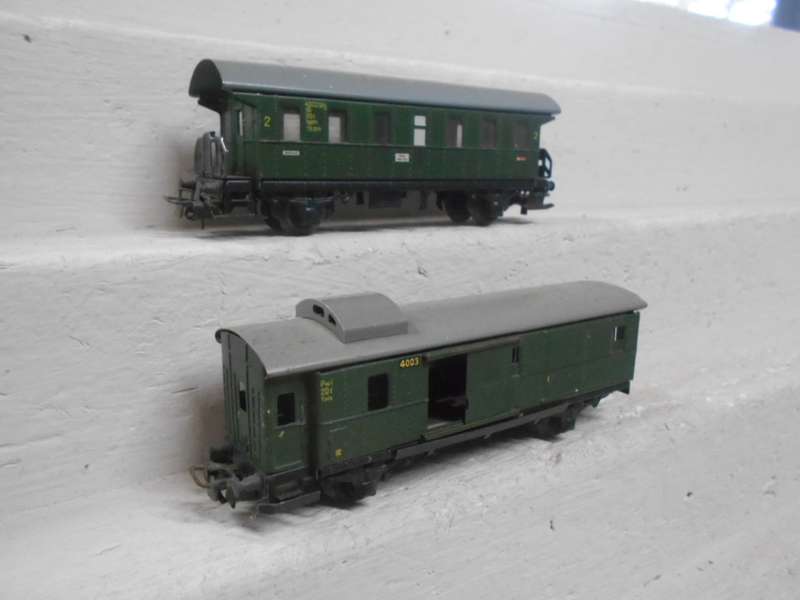HO SCALE - MARKLIN - COACHES - X2