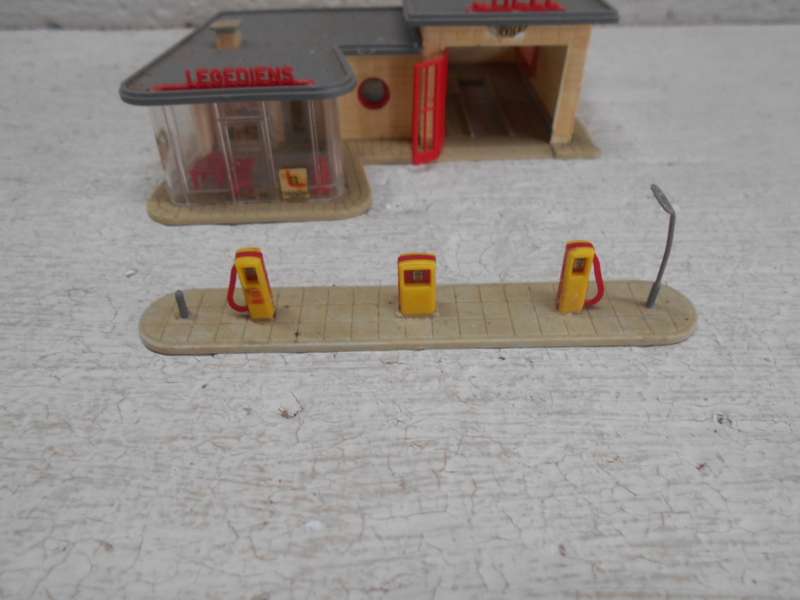 HO SCALE - FALLER - PETROL STATION