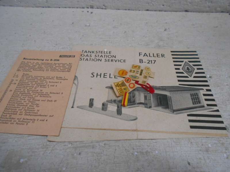 HO SCALE - FALLER - PETROL STATION
