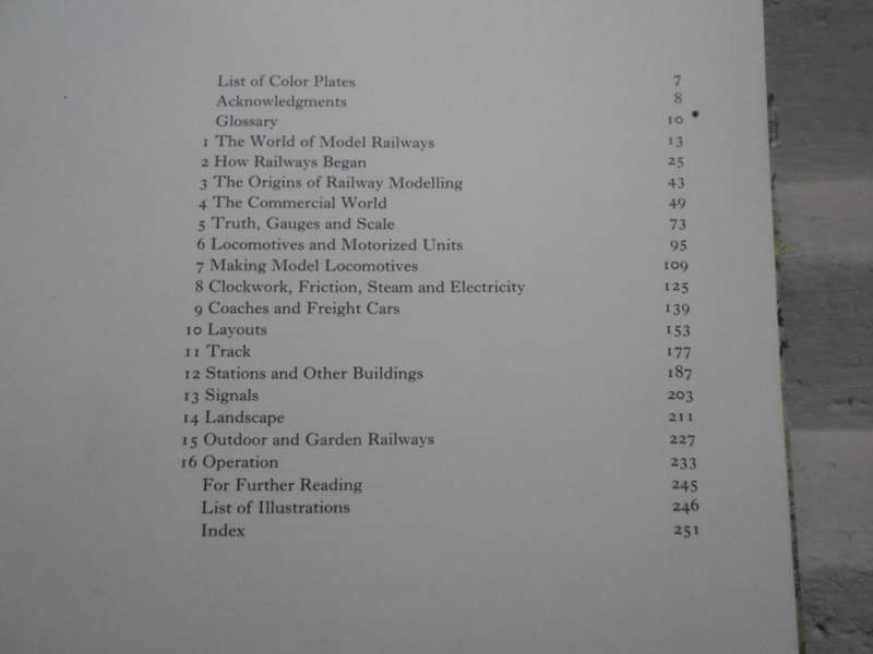 HARDCOVER BOOK - THE WORLD OF MODEL TRAINS