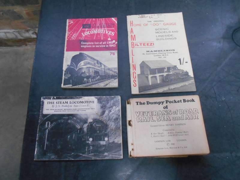 SOFT COVER BOOK - SMALL HAND BOOKS ABOUT LOCOMOTIVES - X4
