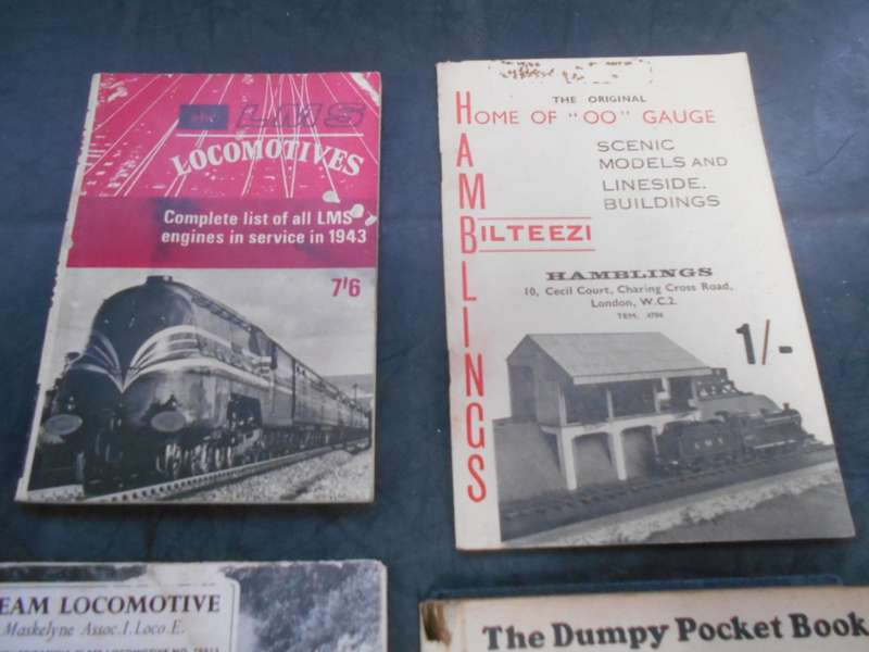 SOFT COVER BOOK - SMALL HAND BOOKS ABOUT LOCOMOTIVES - X4