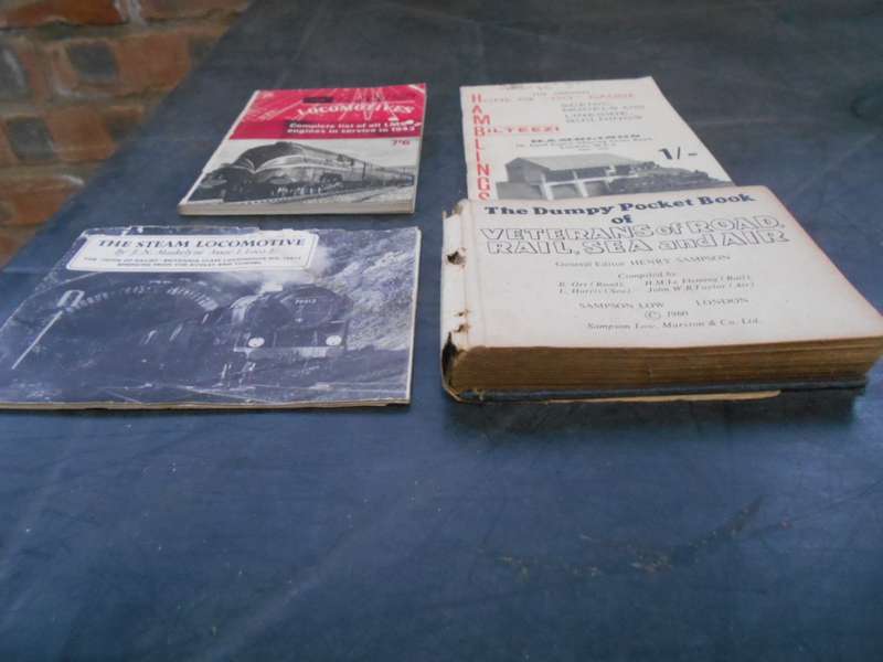 SOFT COVER BOOK - SMALL HAND BOOKS ABOUT LOCOMOTIVES - X4