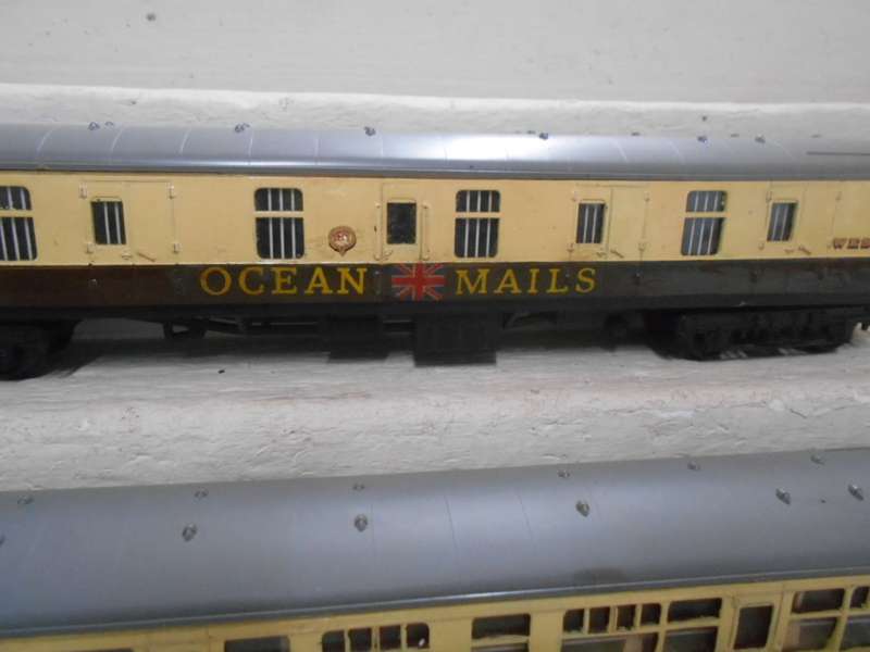 OO SCALE - TRIANG - COACHES - X3
