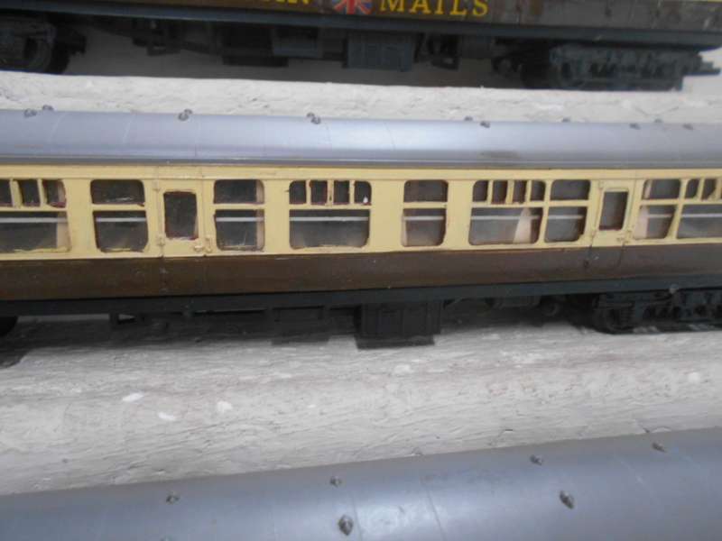 OO SCALE - TRIANG - COACHES - X3
