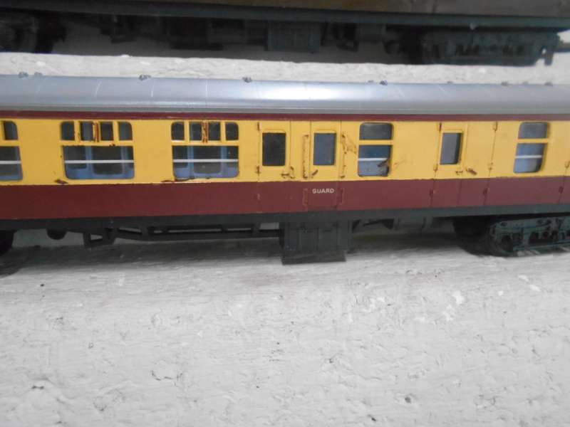 OO SCALE - TRIANG - COACHES - X3